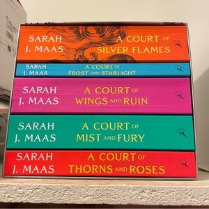 A Court of Thorns and Roses full series box set